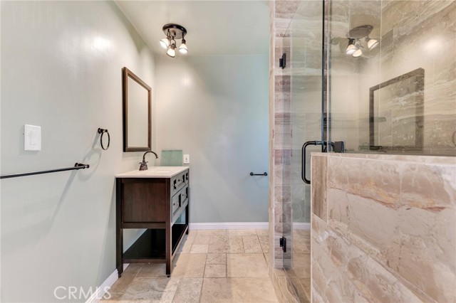 Detail Gallery Image 31 of 46 For 22781 Macfarlane Dr, Woodland Hills,  CA 91364 - 3 Beds | 3/1 Baths