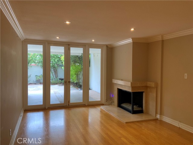 737 Avocado Avenue, Corona del Mar CA: https://media.crmls.org/medias/14c646f8-8361-45ce-adcc-0f5b51d36ffc.jpg
