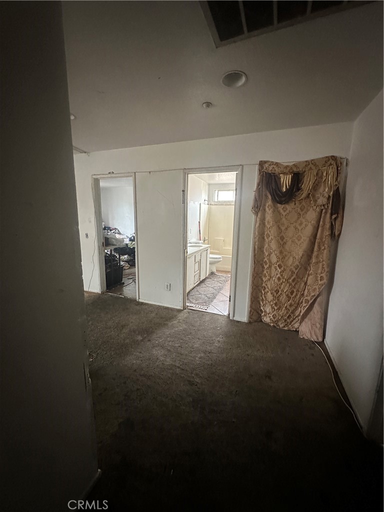 https://media.crmls.org/medias/14c66edd-5b5d-42b7-bdd6-d7ed6deecf3d.jpg?preset=X-Large
