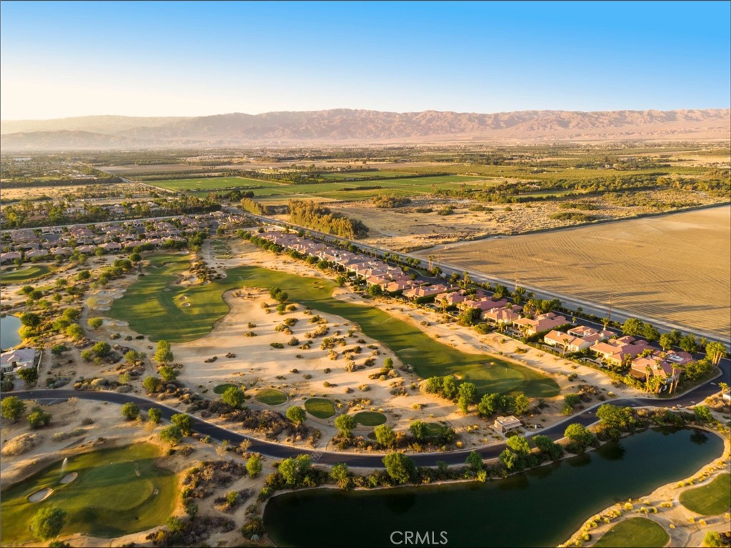 https://media.crmls.org/medias/14c70ac0-82ee-473b-a765-d6d624d3053d.jpg?preset=X-Large