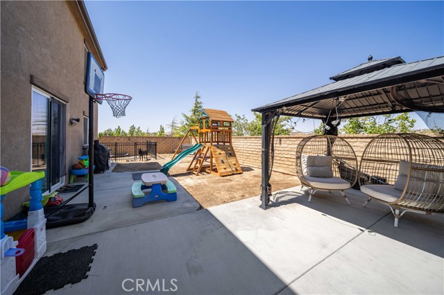 2641 Senna Lane, Palmdale CA: https://media.crmls.org/medias/14c8f6e7-3a7e-4840-ba53-6c49f0f4e995.jpg