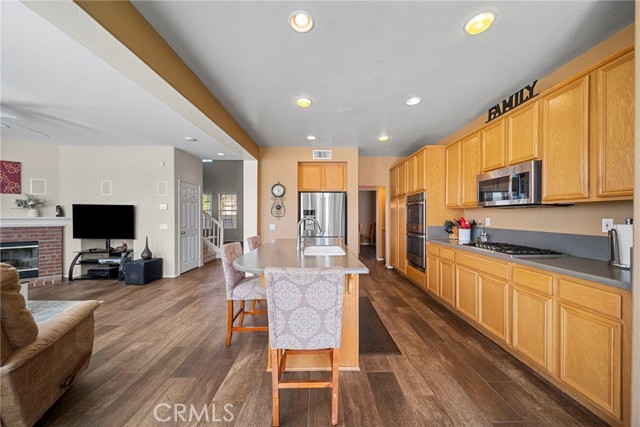 Detail Gallery Image 10 of 45 For 28246 Deer Ct, Canyon Country,  CA 91351 - 4 Beds | 2/1 Baths