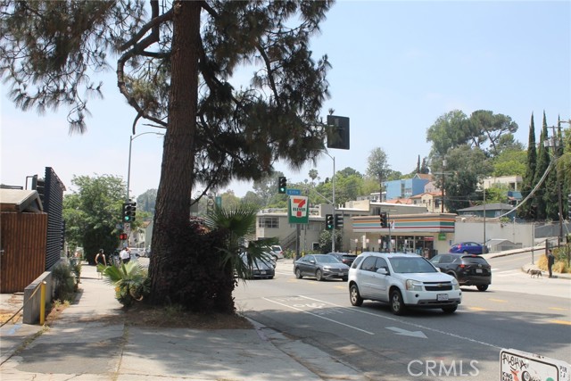 2859 Effie Street, Los Angeles CA: https://media.crmls.org/medias/14c9a766-9671-49bc-9001-80dde9cdaaf3.jpg