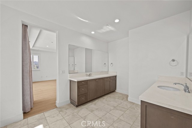 Detail Gallery Image 31 of 60 For 20638 W Deer Grass Ct Ct, Porter Ranch,  CA 91326 - 5 Beds | 5/1 Baths