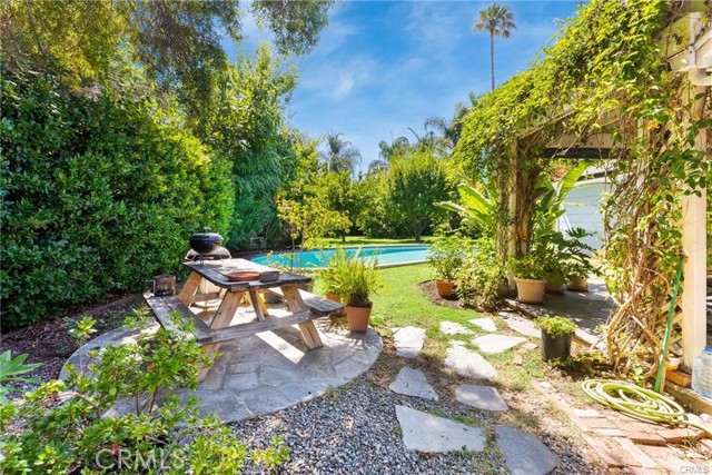 Detail Gallery Image 23 of 28 For 5655 Katherine Ave, Sherman Oaks,  CA 91401 - 2 Beds | 1 Baths