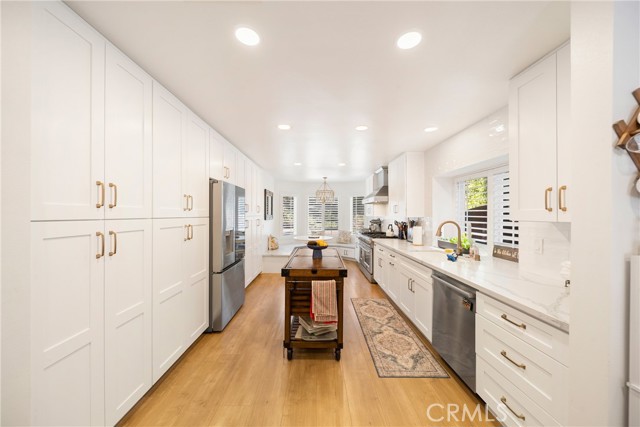 Detail Gallery Image 14 of 67 For 24224 Creekside Dr, Newhall,  CA 91321 - 5 Beds | 3 Baths