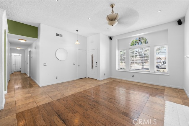 43101 Victorville Place, Lancaster CA: https://media.crmls.org/medias/14c9f1ca-885e-4080-8f14-25582608fbd6.jpg