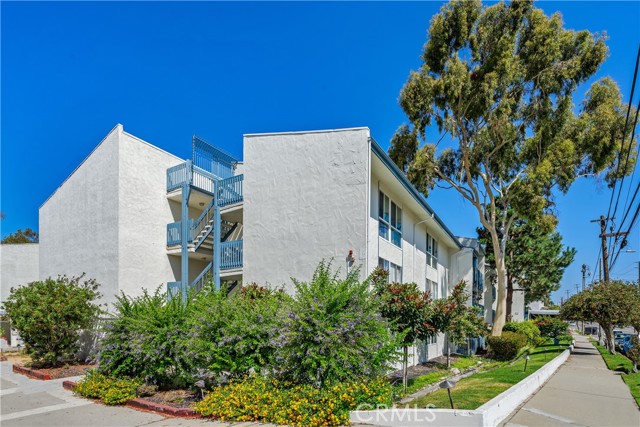 607 Prospect Avenue, Redondo Beach, California 90277, 2 Bedrooms Bedrooms, ,2 BathroomsBathrooms,Residential,For Sale,Prospect,PV24158079