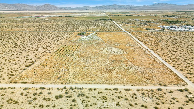 Detail Gallery Image 11 of 25 For 33633 Old Woman Spring Rd, Lucerne Valley,  CA 92356 - – Beds | – Baths