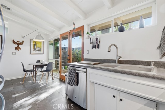 Detail Gallery Image 11 of 26 For 6141 Jumilla, Woodland Hills,  CA 91367 - 3 Beds | 2/1 Baths