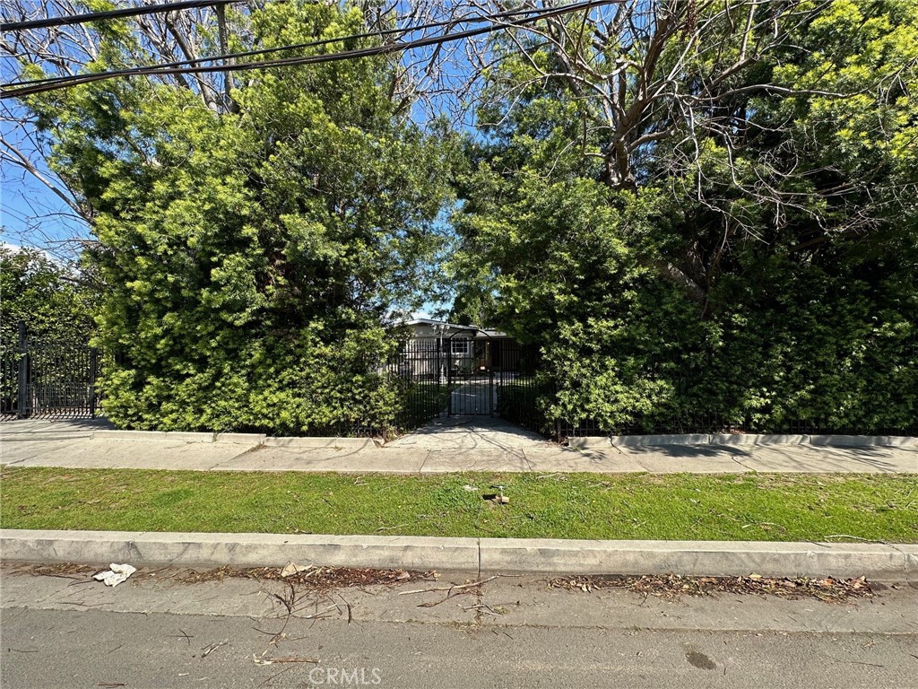 https://media.crmls.org/medias/14cb9388-eaec-476f-953e-7f45211828e4.jpg?preset=X-Large