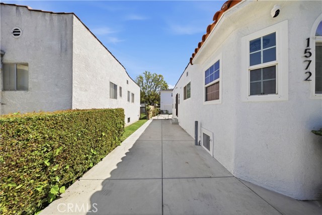 Detail Gallery Image 18 of 40 For 1572 S Ridgeley, Los Angeles,  CA 90019 - 4 Beds | 3 Baths