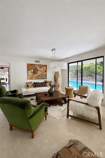 Detail Gallery Image 9 of 10 For 4709 Dunman, Woodland Hills,  CA 91364 - 5 Beds | 3 Baths