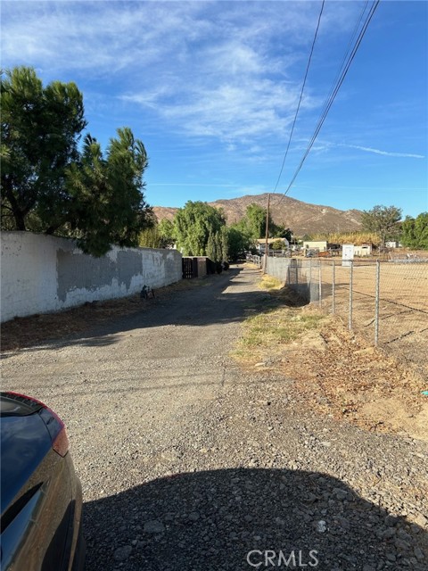 Detail Gallery Image 13 of 17 For 7251 Jurupa Rd, Jurupa Valley,  CA 92509 - 4 Beds | 2/1 Baths