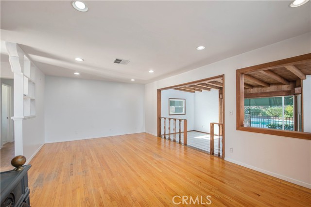 Detail Gallery Image 7 of 42 For 9655 Gothic, North Hills,  CA 91343 - 3 Beds | 2 Baths