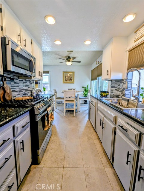 Detail Gallery Image 17 of 43 For 7852 Grace Ave, Fontana,  CA 92336 - 3 Beds | 2/1 Baths