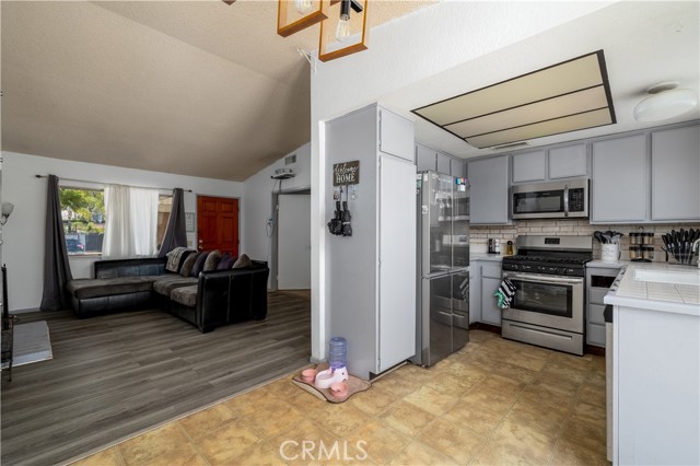 Detail Gallery Image 9 of 21 For 23621 Suncrest Ave, Moreno Valley,  CA 92553 - 3 Beds | 2 Baths