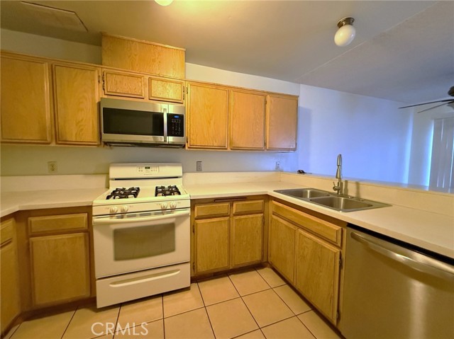 Detail Gallery Image 9 of 21 For 8939 Gallatin Rd #123,  Pico Rivera,  CA 90660 - 3 Beds | 2/1 Baths