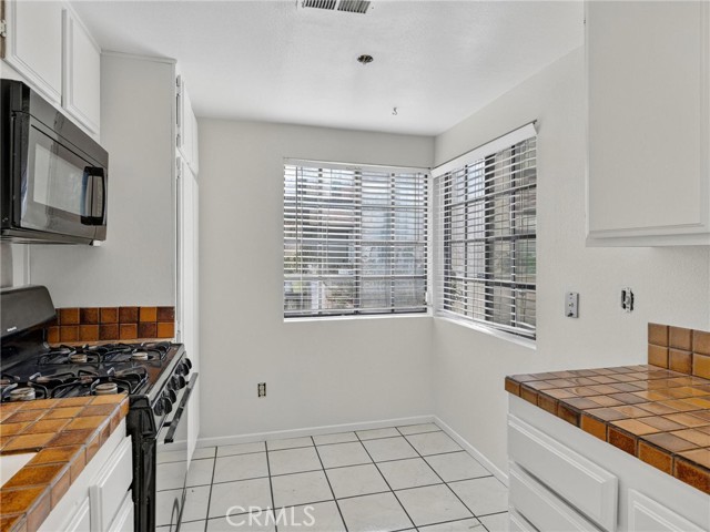 Detail Gallery Image 13 of 29 For 1419 W 179th #9,  Gardena,  CA 90248 - 2 Beds | 2 Baths