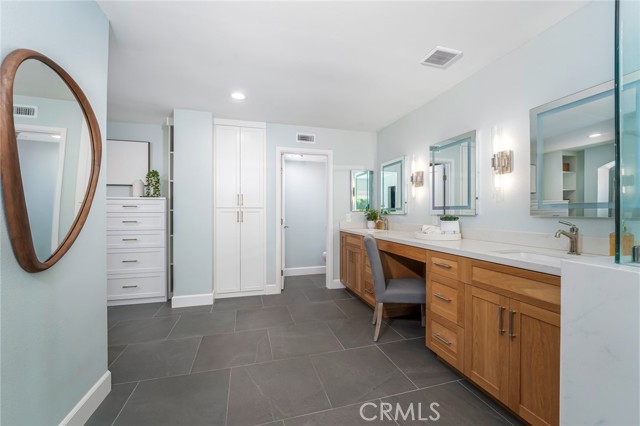 Image 26 of 63 For 3 Taylor Place