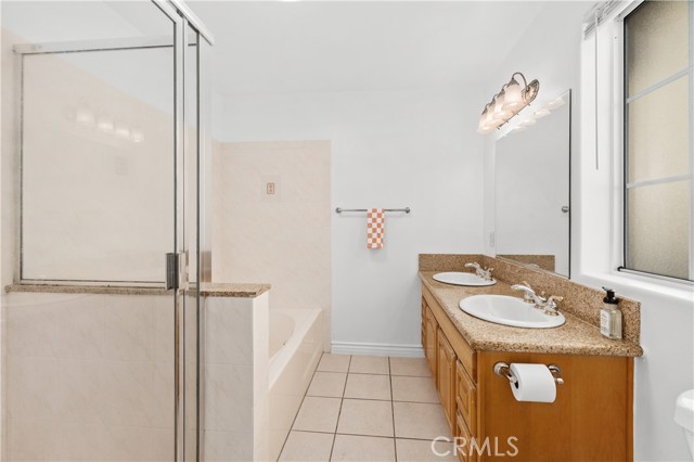 Detail Gallery Image 15 of 39 For 4838 Elmwood #7,  Los Angeles,  CA 90004 - 3 Beds | 3 Baths