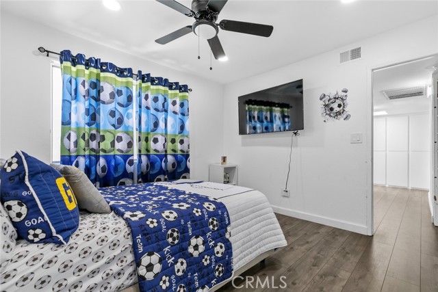 8801 Cedros Avenue, Panorama City CA: https://media.crmls.org/medias/14d20d4b-4ea0-4e4d-89e2-145bc9f72aef.jpg