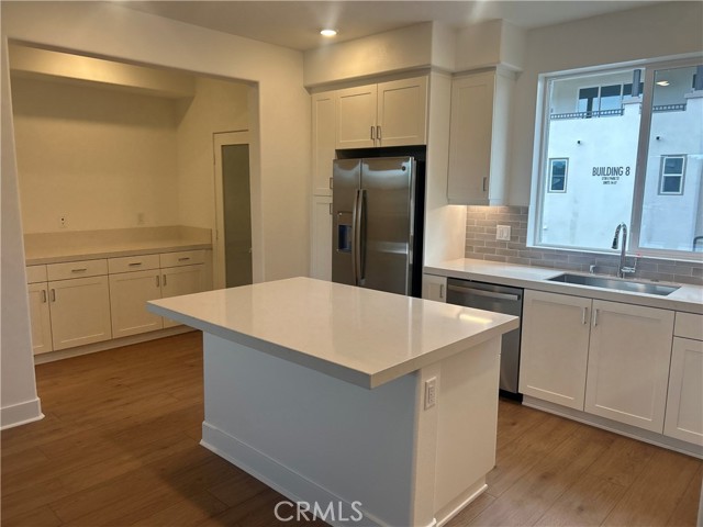 Detail Gallery Image 2 of 24 For 1700 E Park #8, Anaheim,  CA 92805 - 3 Beds | 2/1 Baths