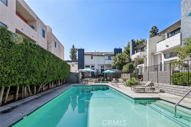 Detail Gallery Image 27 of 37 For 12390 Chandler Bld #J,  Valley Village,  CA 91607 - 3 Beds | 2/1 Baths