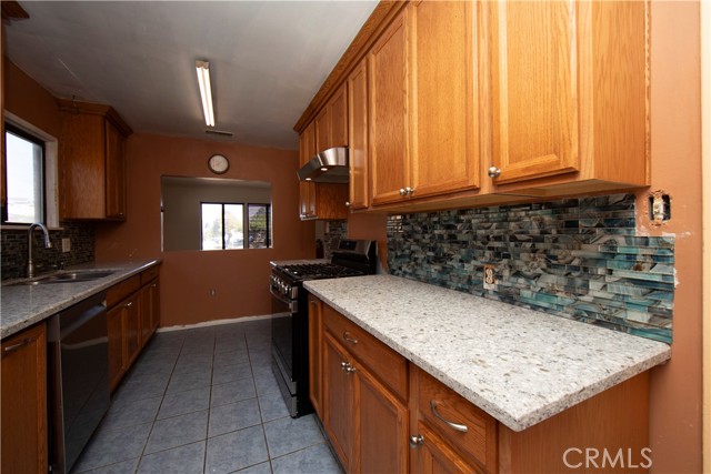 Detail Gallery Image 12 of 50 For 4402 Cathann St, Torrance,  CA 90503 - 4 Beds | 2/1 Baths