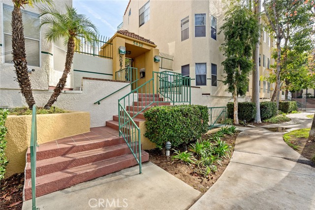 Detail Gallery Image 2 of 25 For 5420 Sylmar Ave #119,  Sherman Oaks,  CA 91401 - 2 Beds | 2 Baths