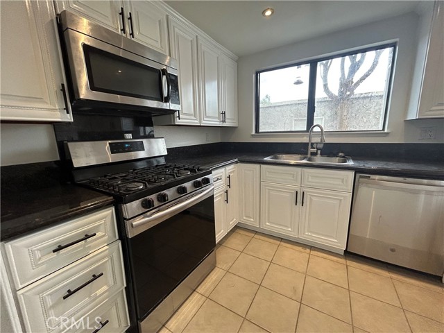 28037 Ridgebrook Court, Rancho Palos Verdes CA: https://media.crmls.org/medias/14d4a155-f7c3-44b9-b06e-6327d588d1e5.jpg