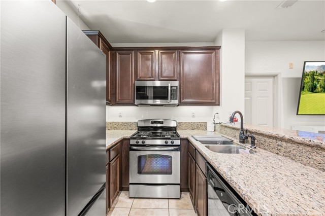 Detail Gallery Image 8 of 47 For 31210 Strawberry Tree, Temecula,  CA 92592 - 3 Beds | 2/1 Baths