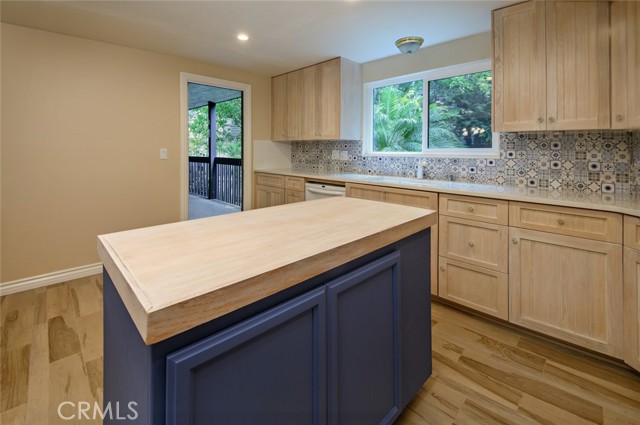 Kitchen is large enough to accommodate a table. Direct access to balcony.