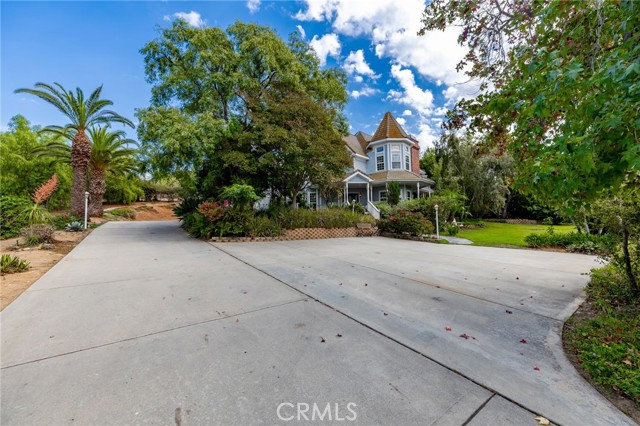 3352 Via Zara, Fallbrook CA: https://media.crmls.org/medias/14d7c58c-97fd-4e1c-a4bb-64f30f6c00fa.jpg