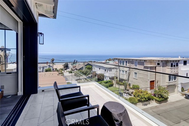 Detail Gallery Image 27 of 38 For 216 4th St, Manhattan Beach,  CA 90266 - 3 Beds | 5 Baths
