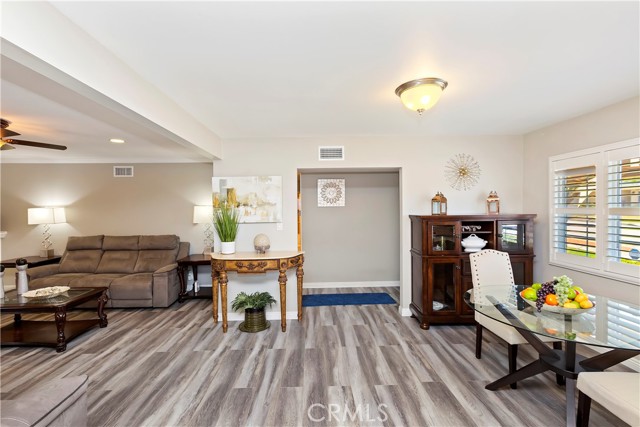 Dining Area - Fantastic laminated plank flooring runs throughout the central area.