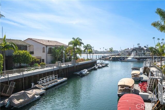 Detail Gallery Image 4 of 75 For 221 Rivo Alto Canal, Long Beach,  CA 90803 - 4 Beds | 5 Baths