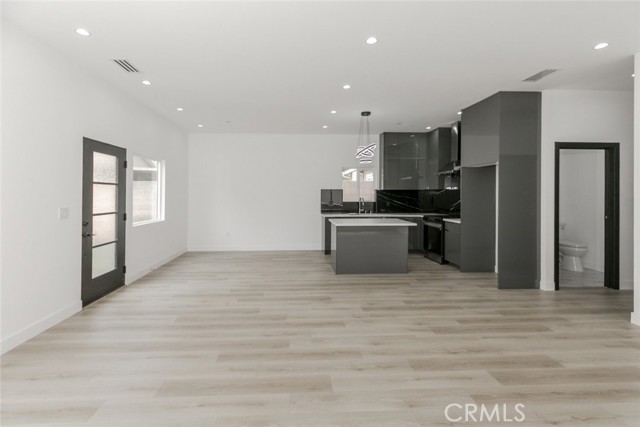 15009 Wyandotte Street, Van Nuys CA: https://media.crmls.org/medias/14d8d99b-daf8-4680-b38f-7e600164e8de.jpg