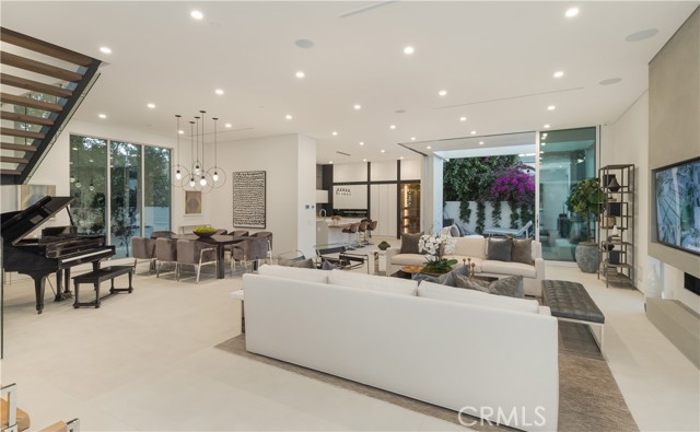 627 N Vista Street, Los Angeles CA: https://media.crmls.org/medias/14d9b0c0-e269-4d7e-81a3-5301959e60b7.jpg