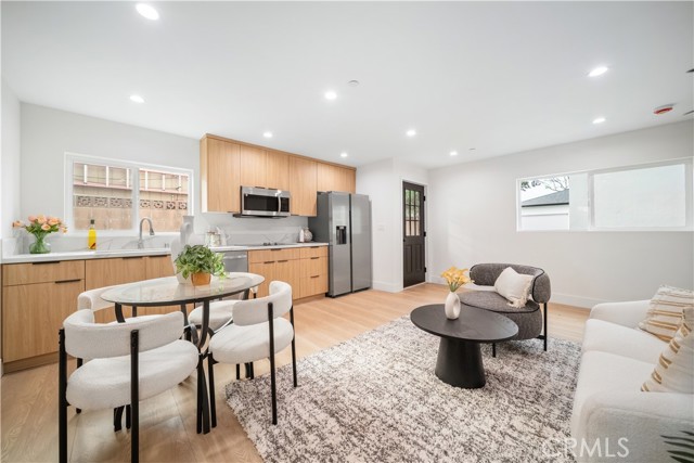 Detail Gallery Image 30 of 57 For 19918 Kittridge, Winnetka,  CA 91306 - 8 Beds | 6 Baths