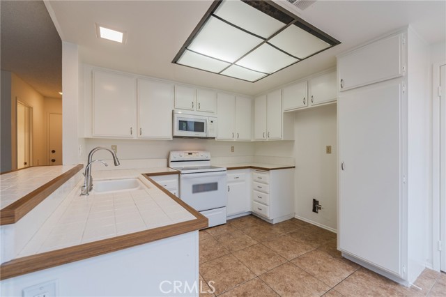 Detail Gallery Image 12 of 43 For 27 Lucero, Irvine,  CA 92620 - 4 Beds | 2/1 Baths