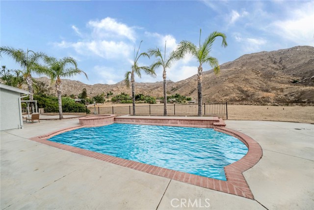 Detail Gallery Image 22 of 27 For 280 Green Oaks Dr, Riverside,  CA 92507 - 4 Beds | 2 Baths