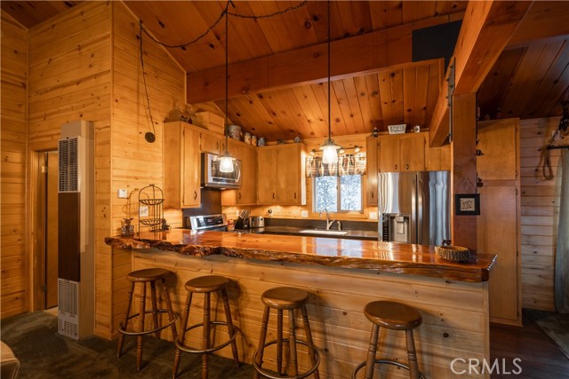 Detail Gallery Image 11 of 30 For 740 Cove Dr, Big Bear Lake,  CA 92315 - 3 Beds | 1/1 Baths