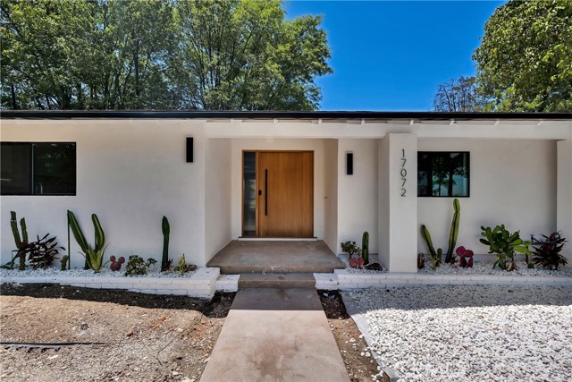 Detail Gallery Image 1 of 55 For 17072 Oak View Dr, Encino,  CA 91436 - 4 Beds | 3 Baths