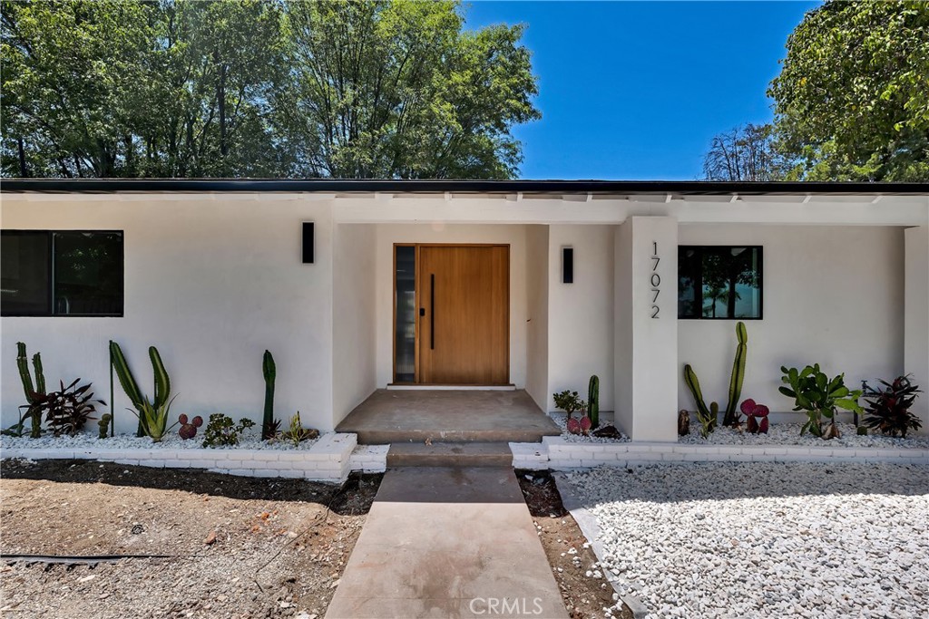 17072 Oak View Drive