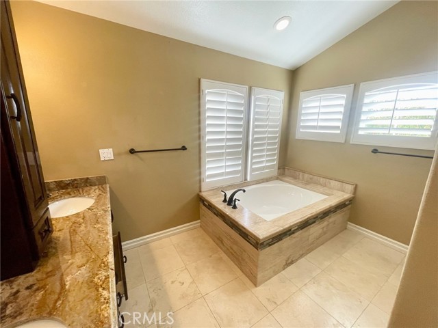 Detail Gallery Image 23 of 25 For 16 Bayleaf Ln, Irvine,  CA 92620 - 4 Beds | 3/1 Baths