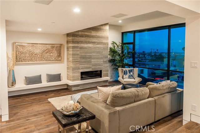 1635 Palm Drive, Hermosa Beach, California 90254, 4 Bedrooms Bedrooms, ,3 BathroomsBathrooms,Residential,Sold,Palm,SB17135203