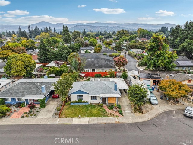68 Glenwood Drive, Napa CA: https://media.crmls.org/medias/14dd9374-c98d-4af4-b10f-0c452f3b1f1f.jpg