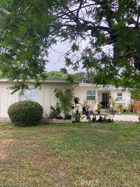 20243 Bassett Street, Winnetka CA: https://media.crmls.org/medias/14dda86b-48ab-4253-85c3-cf7c0e74a908.jpg