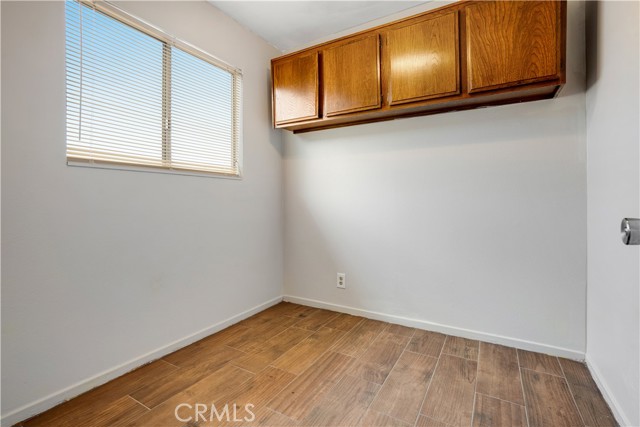 Detail Gallery Image 11 of 21 For 13623 Valerio #C,  Van Nuys,  CA 91405 - 2 Beds | 2/1 Baths